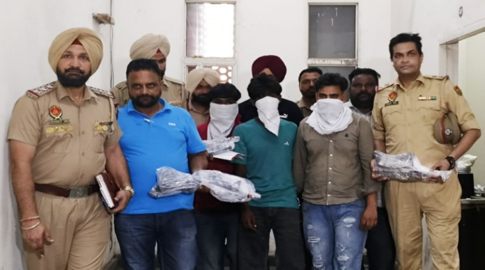 अमृतसर में पाकिस्तान की बड़ी साजिश नाकाम, आईएसआई के 3 जासूस गिरफ्तार अमृतसर में पाकिस्तान की बड़ी साजिश नाकाम, आईएसआई के 3 जासूस गिरफ्तार