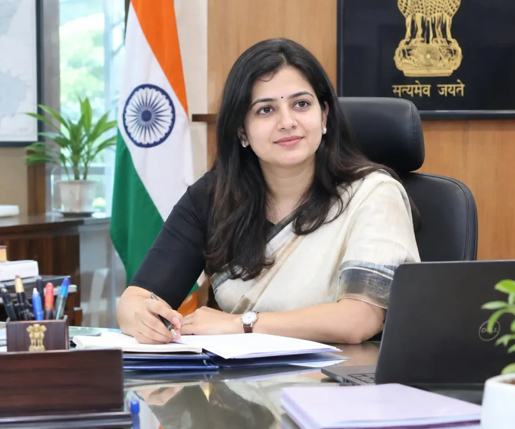 राजनीति में एंट्री या जाएँगी वापस विदेश? Ex-IAS दिव्या मित्तल ने अपनी नई पोस्ट से बढ़ाया सस्पेंस