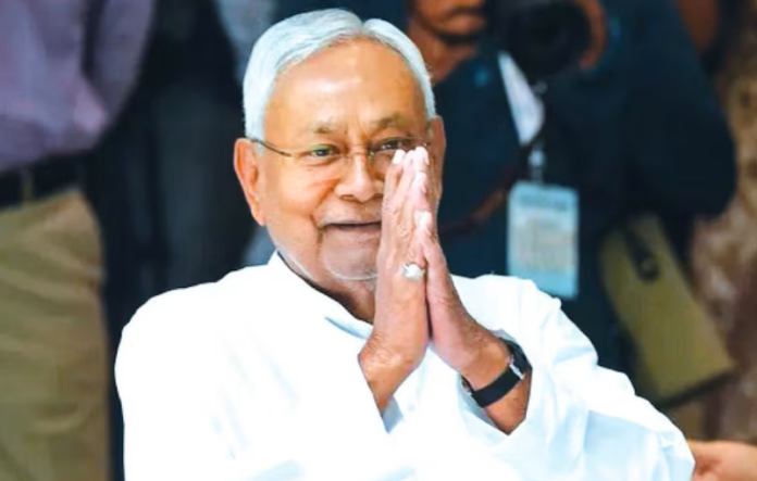 बिहार में JDU की पकड़ ढीली पड़ रही है? नीतीश कुमार की सक्रियता और पार्टी के पोस्टरों के पीछे क्या है सियासी संदेश? बिहार में JDU की पकड़ ढीली पड़ रही है? नीतीश कुमार की सक्रियता और पार्टी के पोस्टरों के पीछे क्या है सियासी संदेश?
