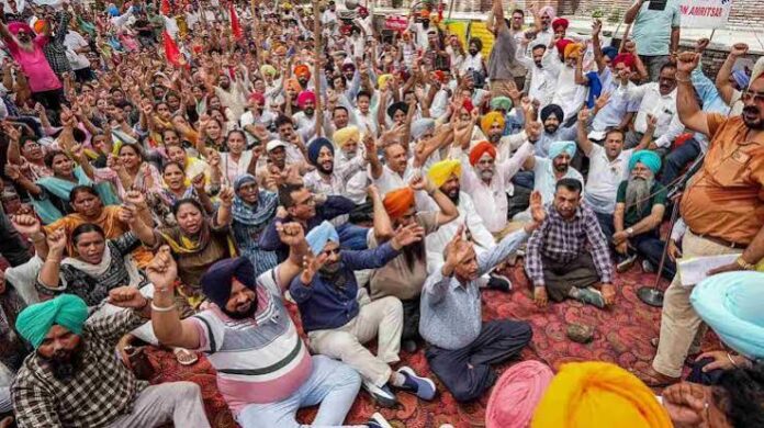 पंजाब में आज से 3 लाख सरकारी कर्मचारी 'हड़ताल' पर, रोडवेज बसों की हड़ताल